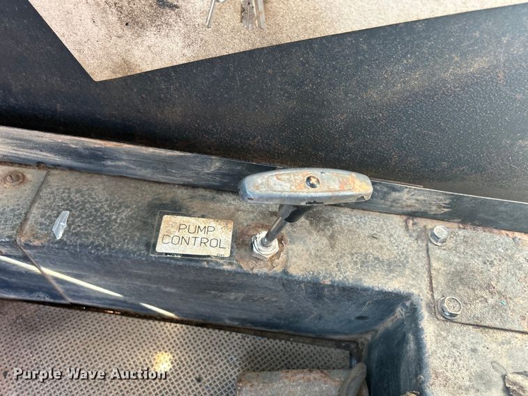 image for item DS0815 1988 Grove  4425G crane