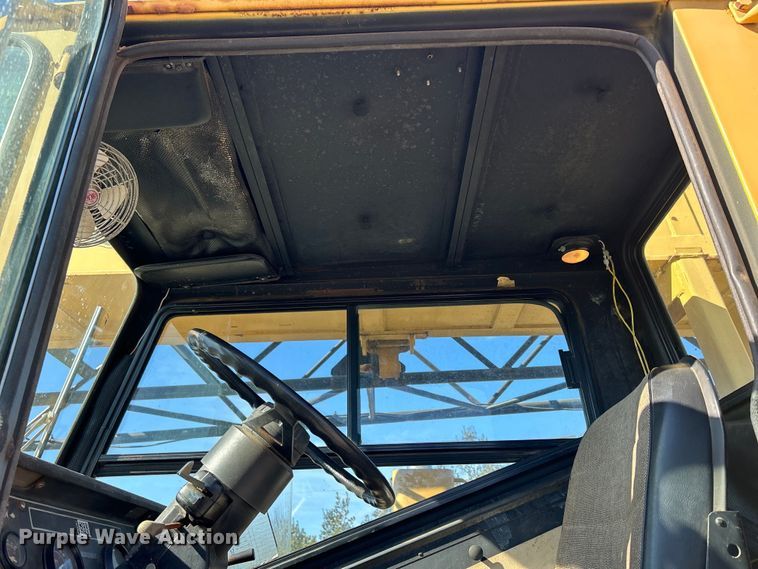 image for item DS0815 1988 Grove  4425G crane