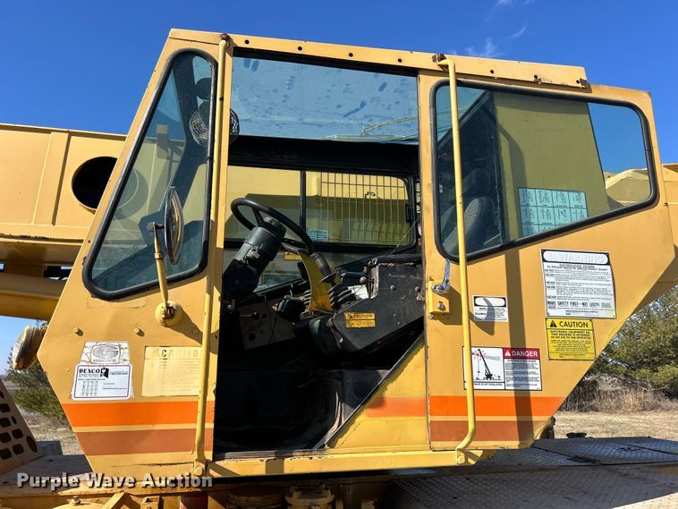 image for item DS0815 1988 Grove  4425G crane