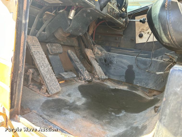 image for item DS0815 1988 Grove  4425G crane