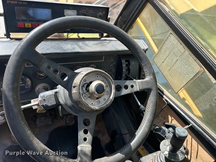 image for item DS0815 1988 Grove  4425G crane