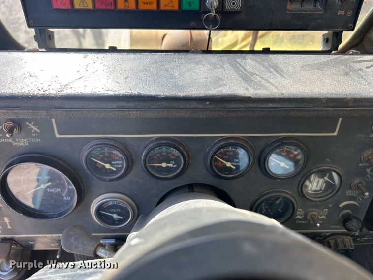 image for item DS0815 1988 Grove  4425G crane