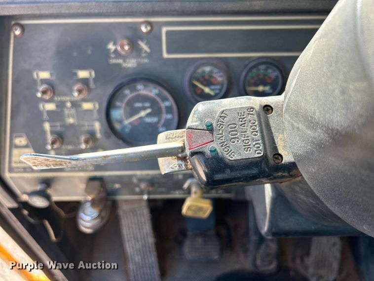 image for item DS0815 1988 Grove  4425G crane