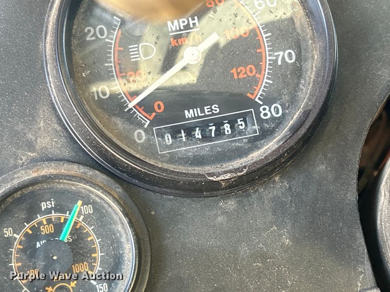 image for item DS0815 1988 Grove  4425G crane