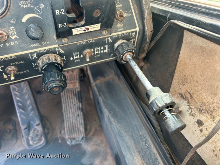 image for item DS0815 1988 Grove  4425G crane