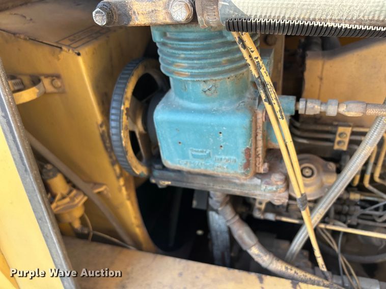 image for item DS0815 1988 Grove  4425G crane