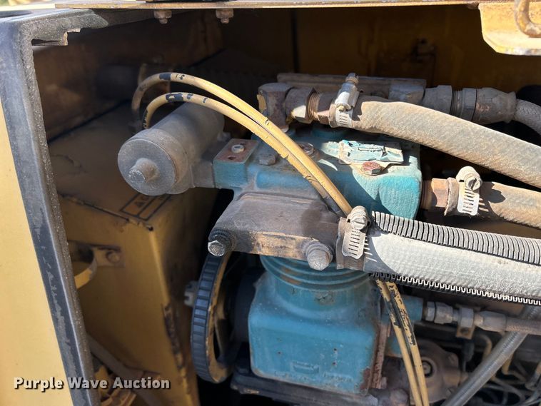 image for item DS0815 1988 Grove  4425G crane