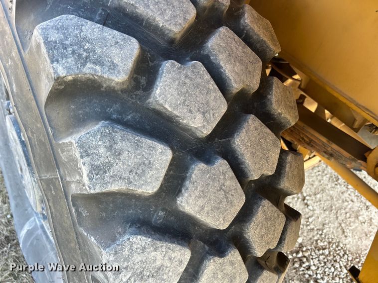 image for item DS0815 1988 Grove  4425G crane