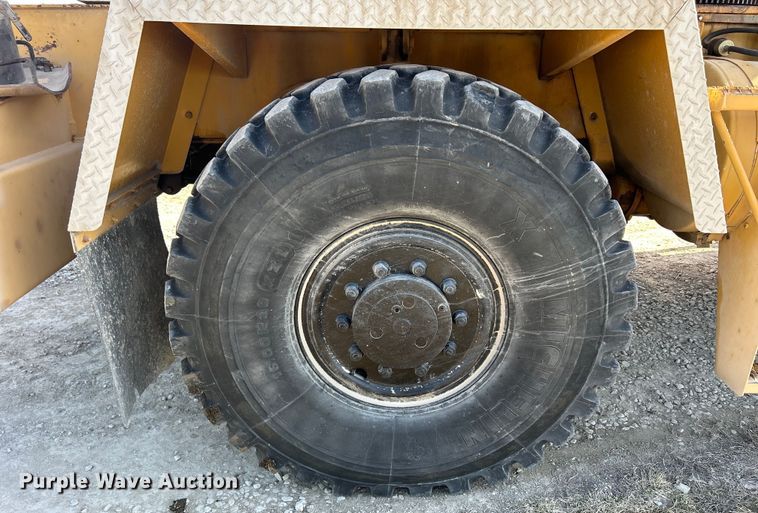 image for item DS0815 1988 Grove  4425G crane