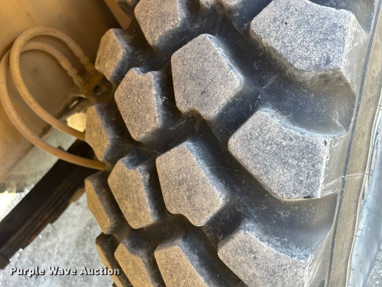 image for item DS0815 1988 Grove  4425G crane