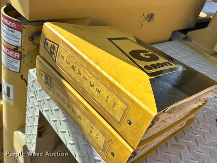 image for item DS0815 1988 Grove  4425G crane