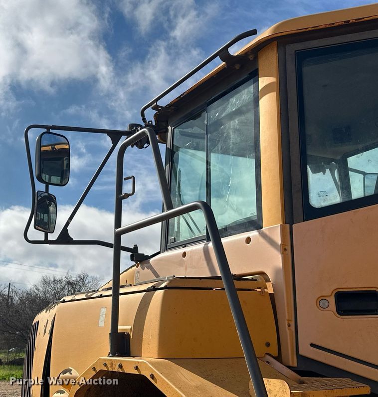 image for item DS2899 2008 Volvo A25E haul truck