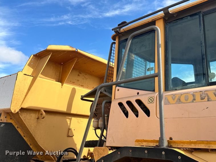 image for item DS2899 2008 Volvo A25E haul truck