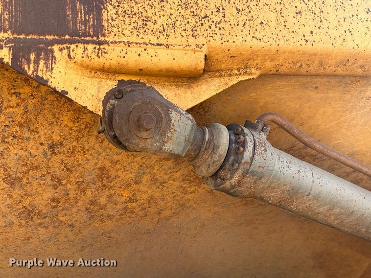 image for item DS2899 2008 Volvo A25E haul truck