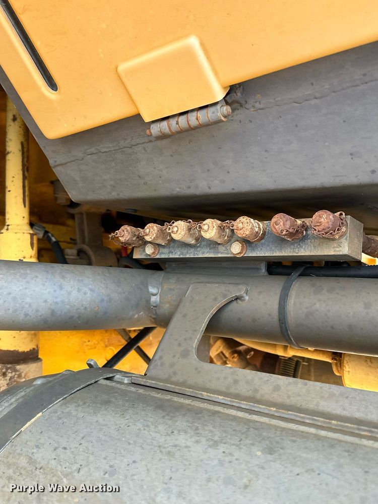 image for item DS2899 2008 Volvo A25E haul truck