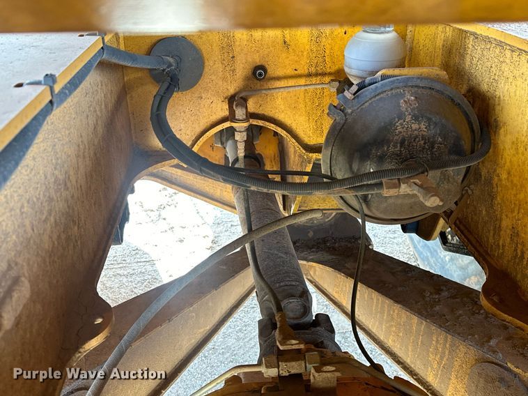 image for item DS2899 2008 Volvo A25E haul truck