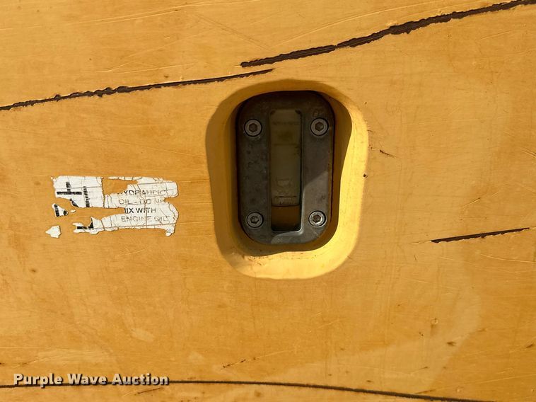 image for item DS2899 2008 Volvo A25E haul truck