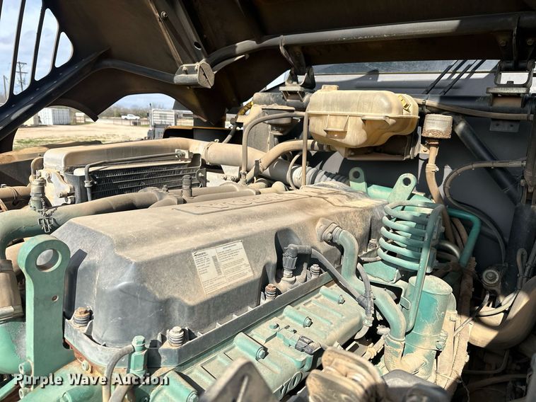 image for item DS2899 2008 Volvo A25E haul truck