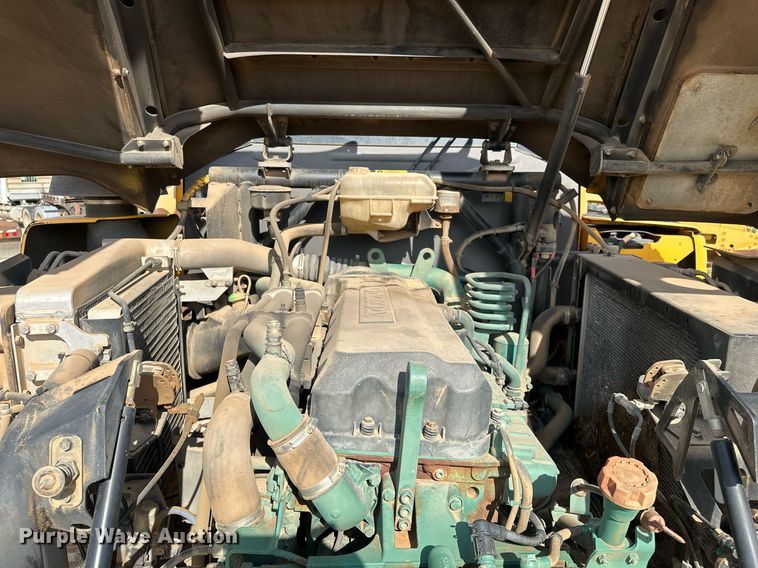 image for item DS2899 2008 Volvo A25E haul truck