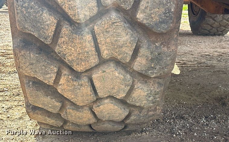 image for item DS2899 2008 Volvo A25E haul truck