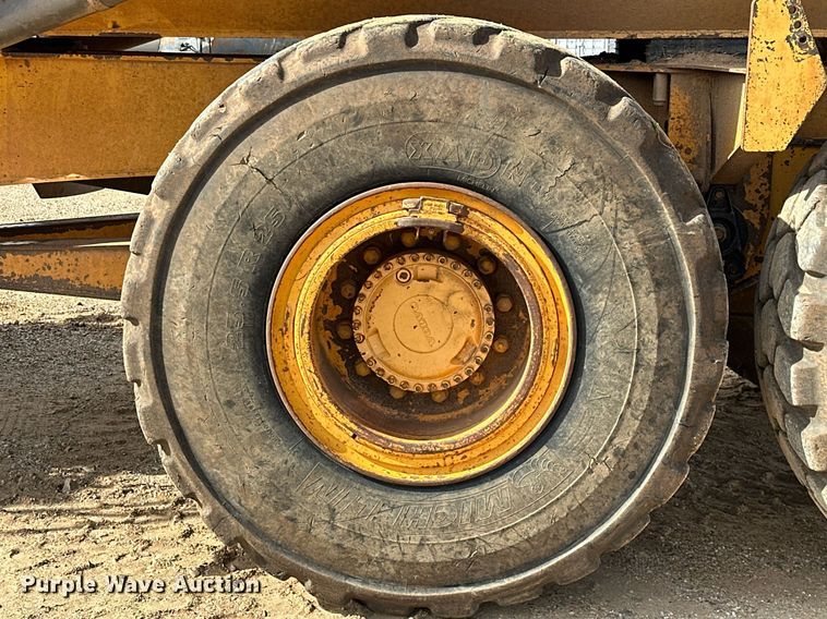 image for item DS2899 2008 Volvo A25E haul truck
