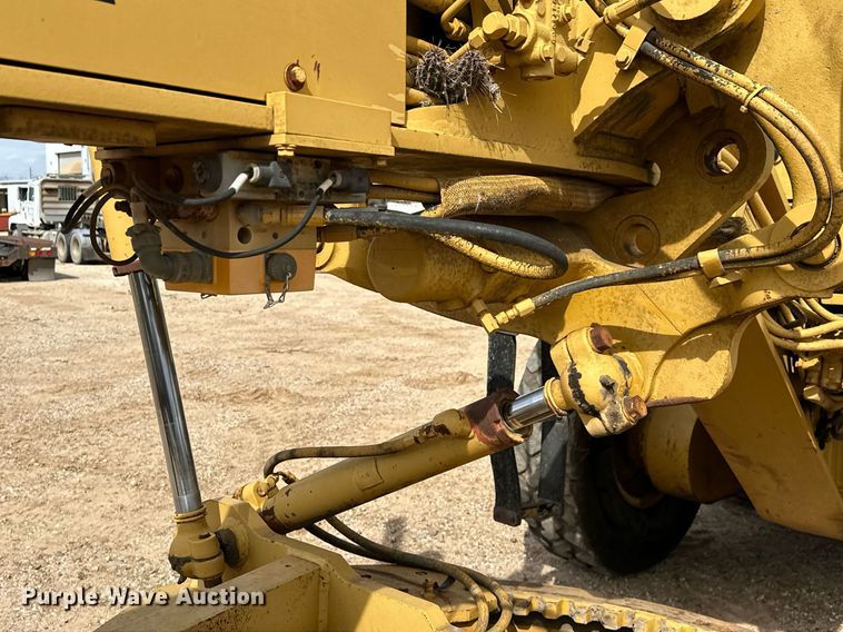 image for item DS2901 1992 Caterpillar  140G motor grader
