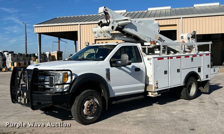 image for item DS2918 2017 Ford F550 bucket truck