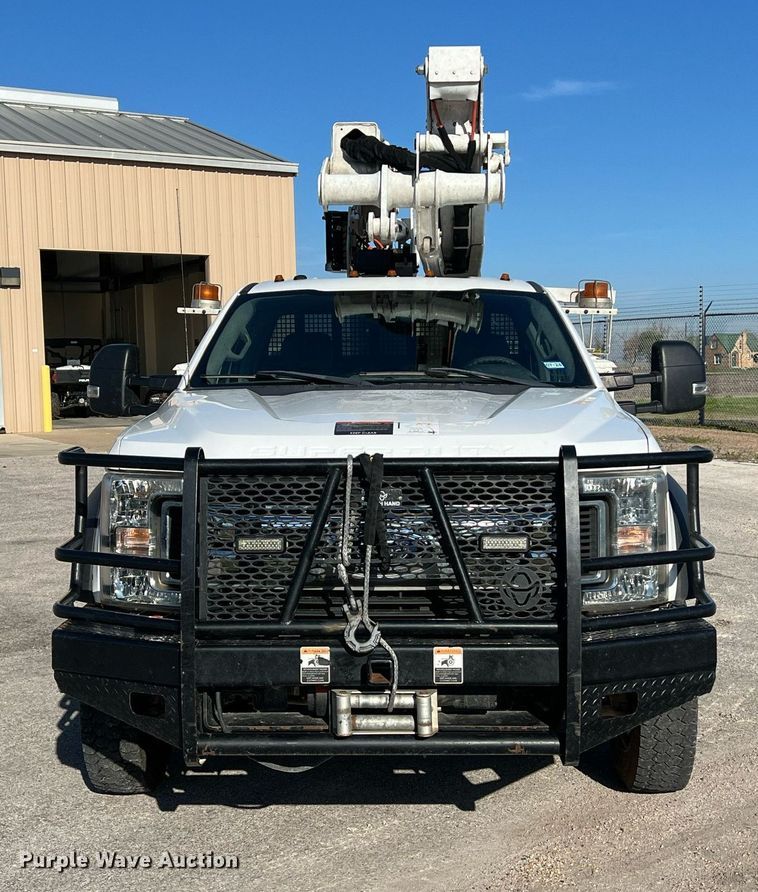 image for item DS2918 2017 Ford F550 bucket truck