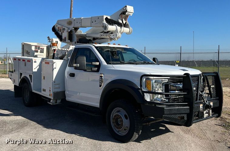 image for item DS2918 2017 Ford F550 bucket truck