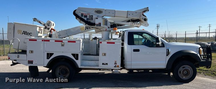 image for item DS2918 2017 Ford F550 bucket truck
