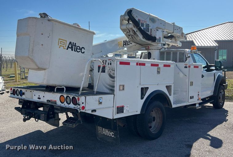 image for item DS2918 2017 Ford F550 bucket truck
