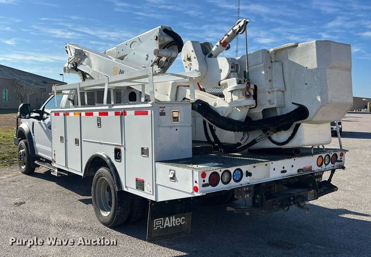 image for item DS2918 2017 Ford F550 bucket truck
