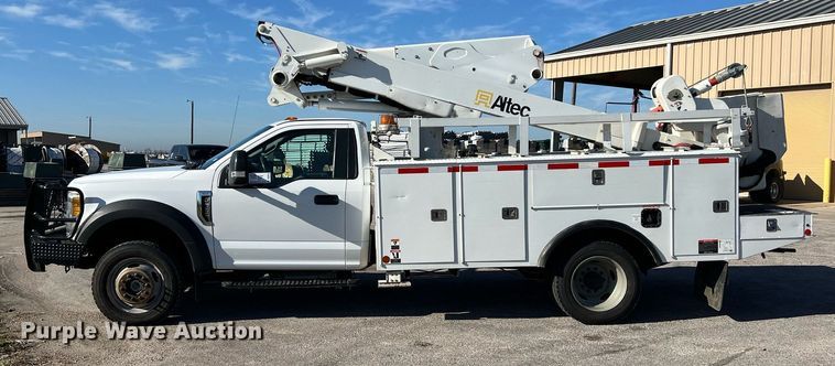 image for item DS2918 2017 Ford F550 bucket truck