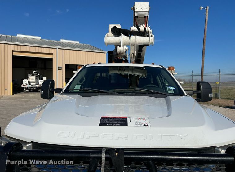 image for item DS2918 2017 Ford F550 bucket truck