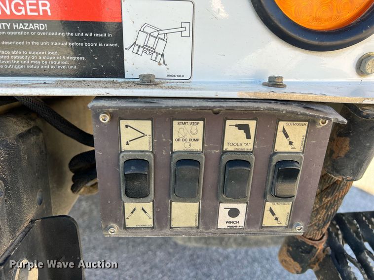 image for item DS2918 2017 Ford F550 bucket truck