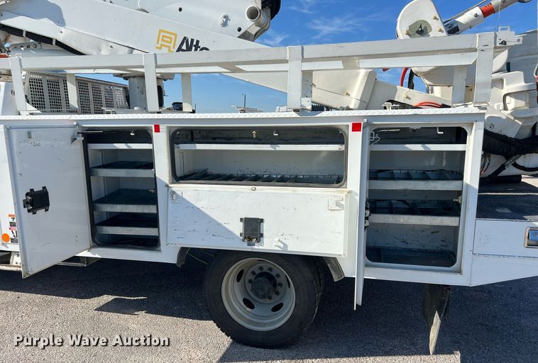 image for item DS2918 2017 Ford F550 bucket truck