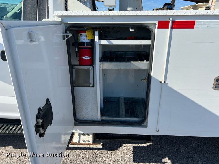 image for item DS2918 2017 Ford F550 bucket truck