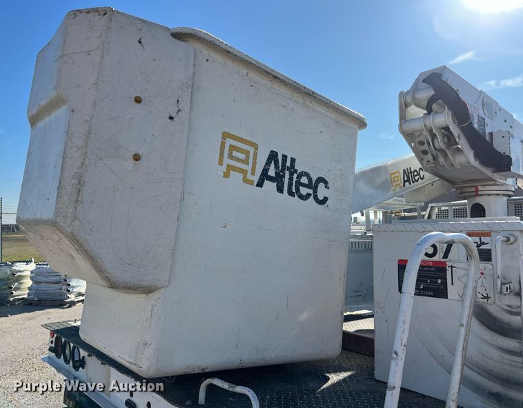 image for item DS2918 2017 Ford F550 bucket truck