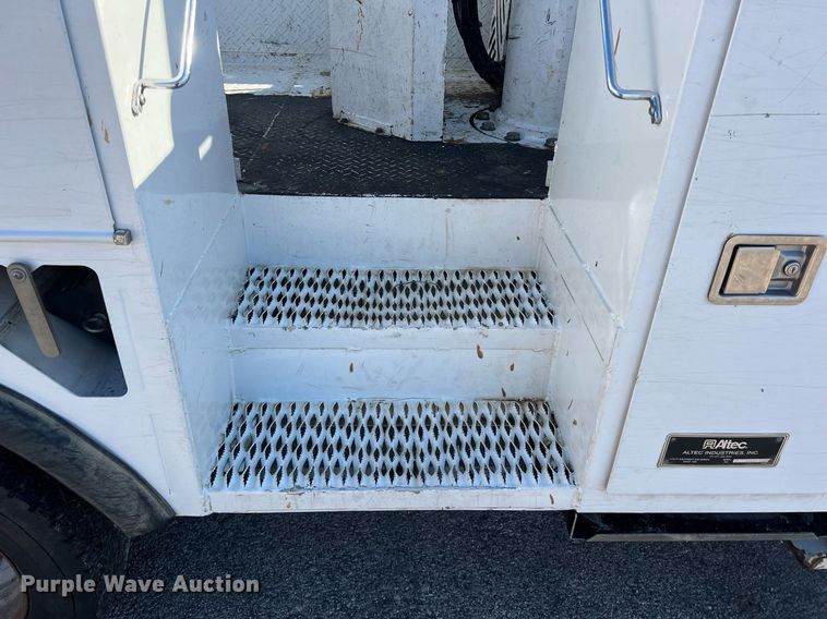 image for item DS2918 2017 Ford F550 bucket truck