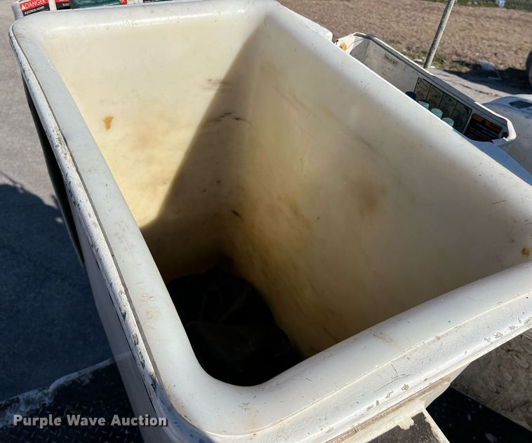 image for item DS2918 2017 Ford F550 bucket truck