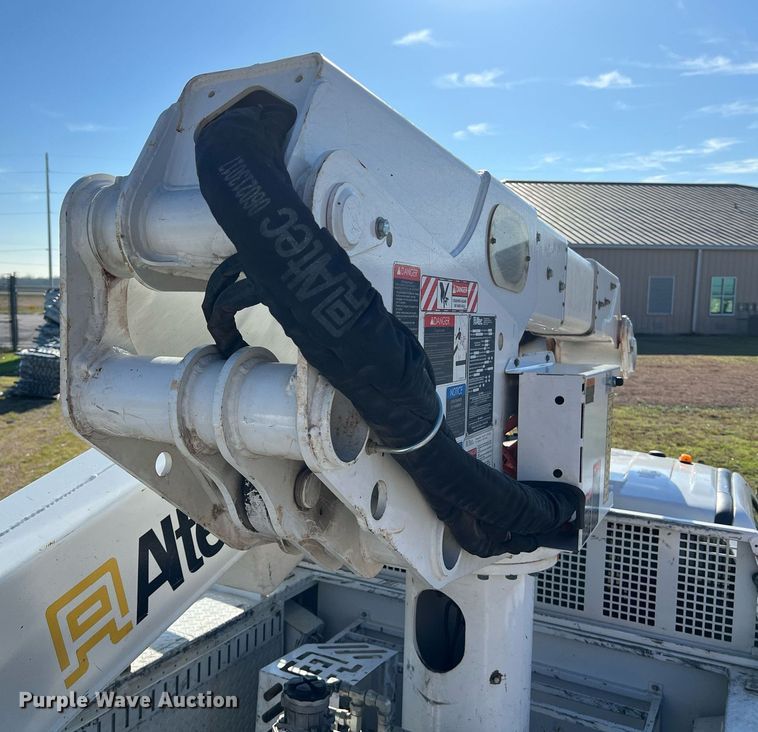 image for item DS2918 2017 Ford F550 bucket truck