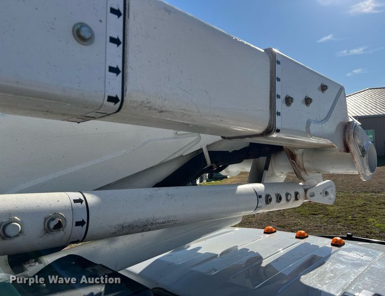 image for item DS2918 2017 Ford F550 bucket truck