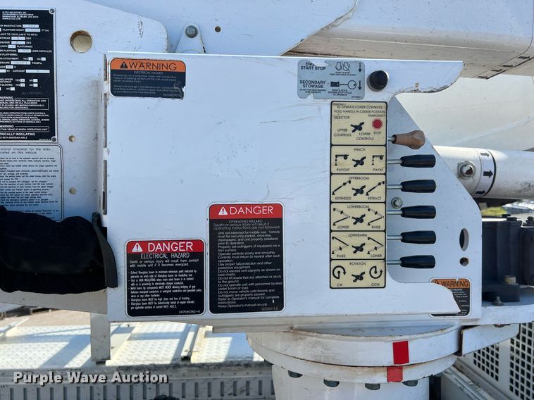 image for item DS2918 2017 Ford F550 bucket truck