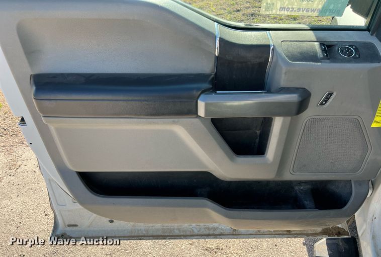 image for item DS2918 2017 Ford F550 bucket truck