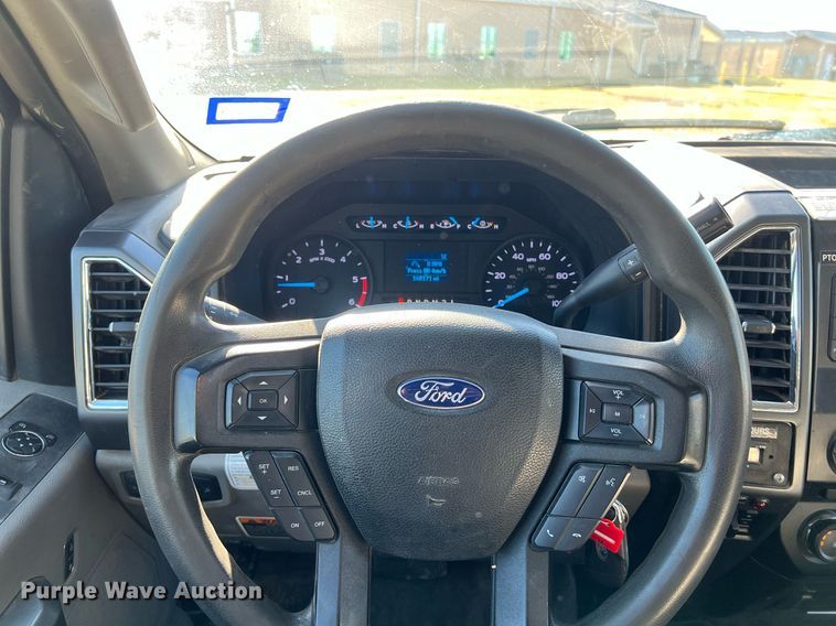 image for item DS2918 2017 Ford F550 bucket truck