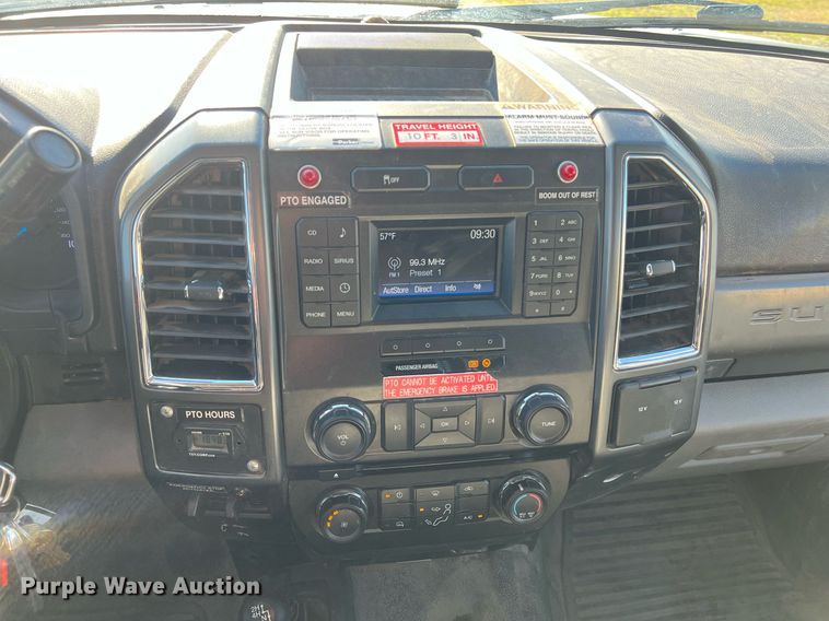 image for item DS2918 2017 Ford F550 bucket truck