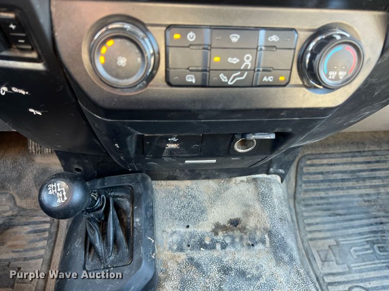 image for item DS2918 2017 Ford F550 bucket truck