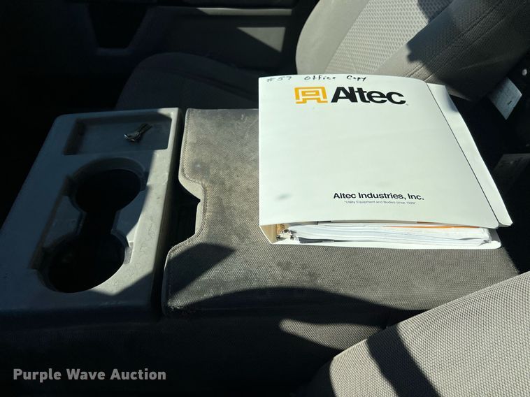 image for item DS2918 2017 Ford F550 bucket truck