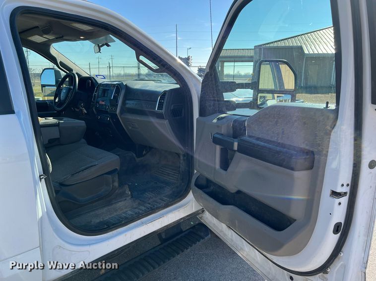 image for item DS2918 2017 Ford F550 bucket truck