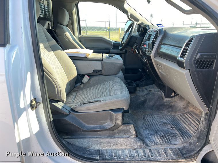 image for item DS2918 2017 Ford F550 bucket truck